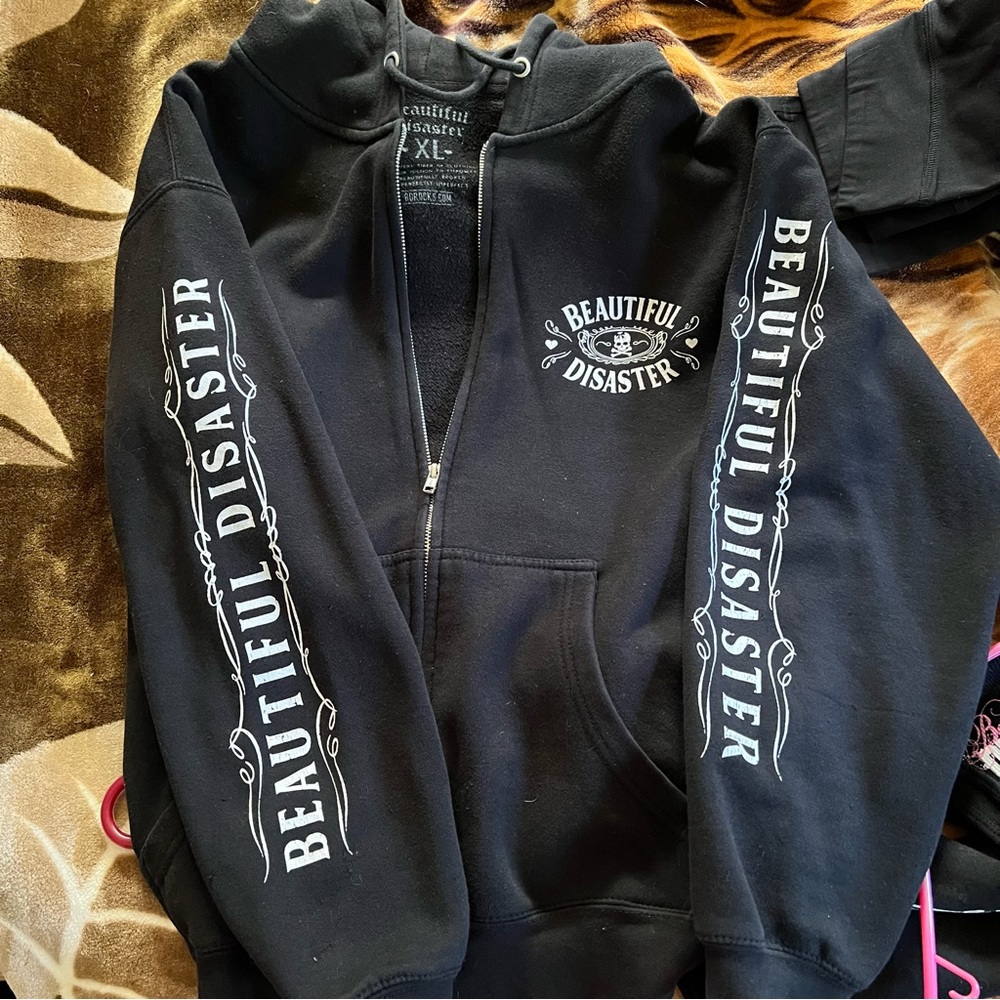 ***SOLD***Bundle Beautiful Disaster - Picture 2 of 5